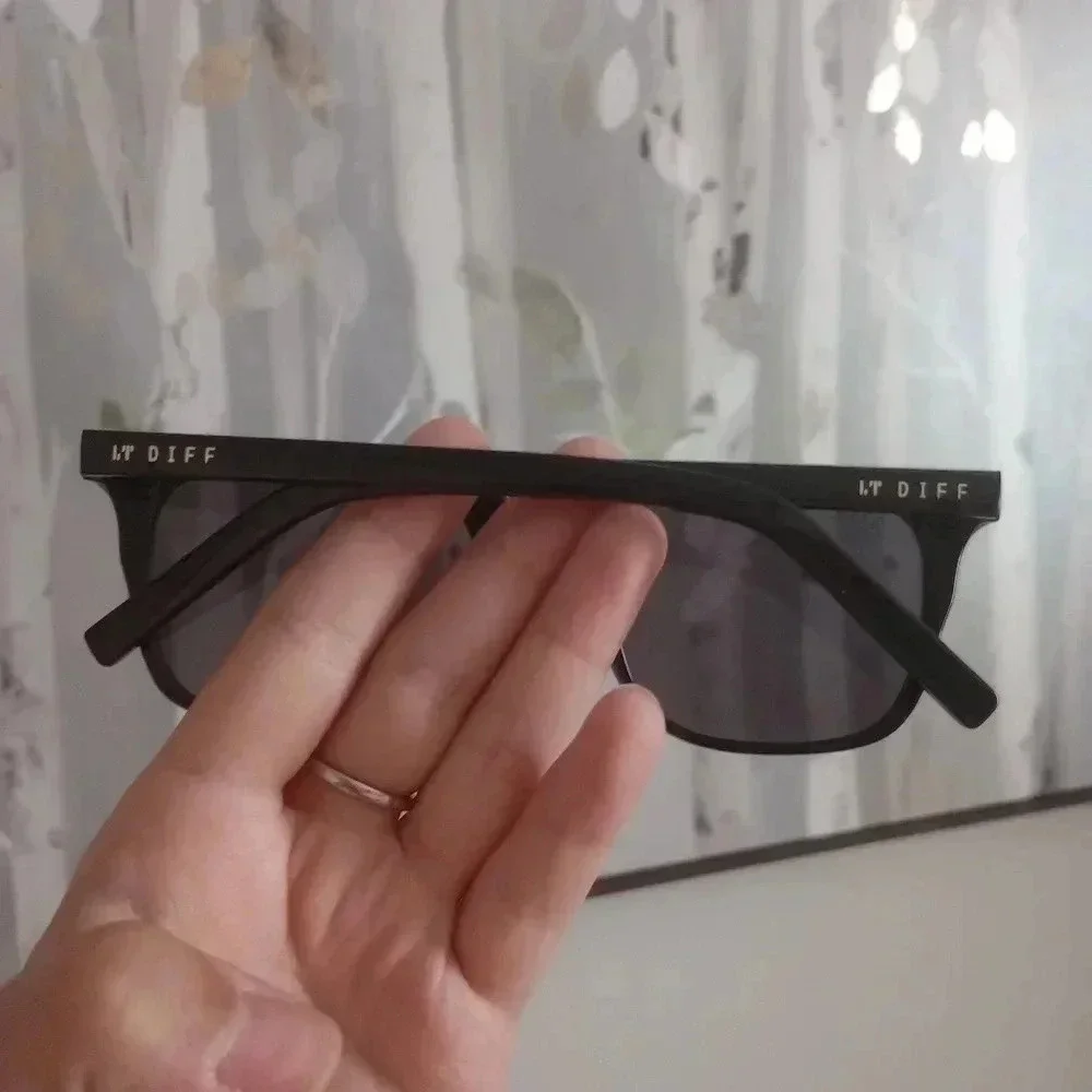 NWT- DIFF Charitable eyewear sunglasses. Black designer vintage silver Y2K uniqu